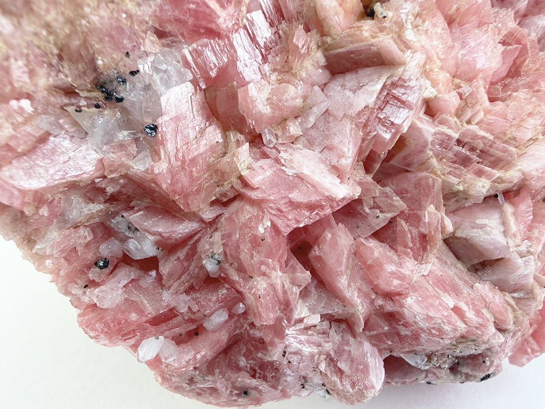 北海道稲倉鉱山産 菱マンガン鉱 / Rhodochrosite