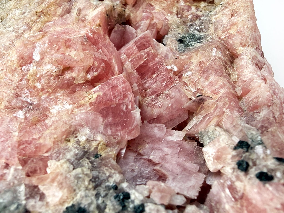 北海道稲倉鉱山産 菱マンガン鉱 / Rhodochrosite