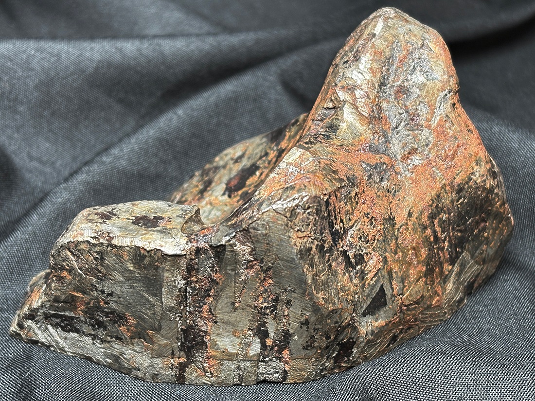 ★隕石  原石採取品。『アルタイ隕石』 新疆ウイグル自治区産 アルタイ隕石 / Altai Meteorite
