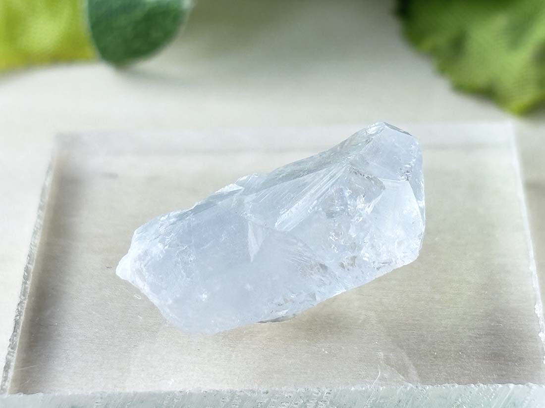 セレスタイト3.1kg ーt854 マダガスカル産 セレスタイト / celestite ( 天青石 )【ミニチュア鉱物】