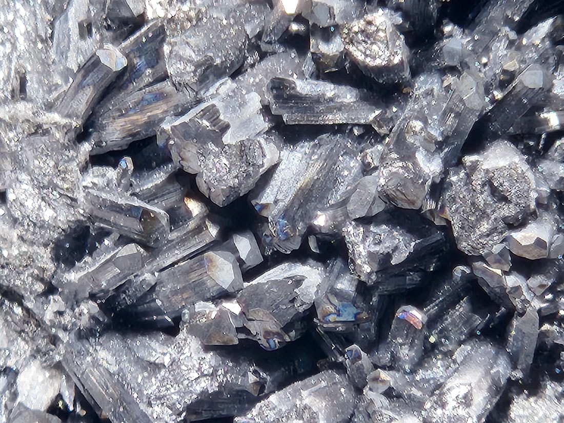 湖南省産スティブナイト(輝安鉱)/Stibnite