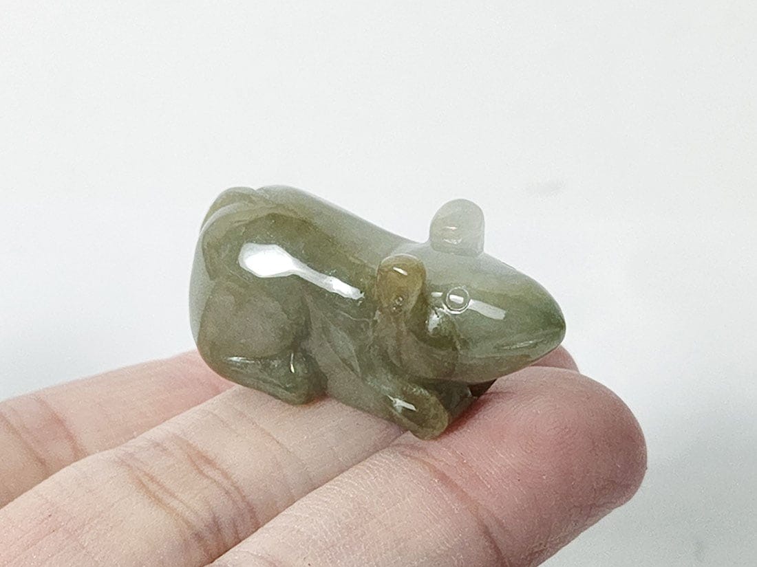翡翠 ねずみ彫刻