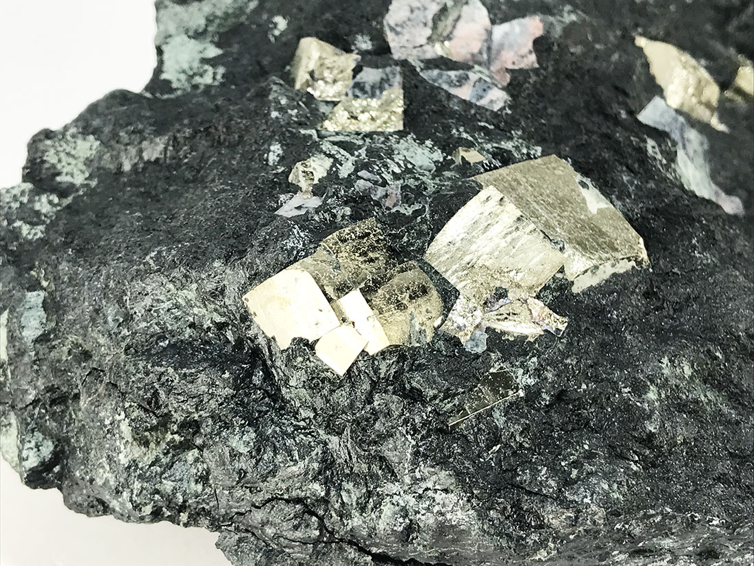 新潟県飯豊鉱山産 黄鉄鉱(パイライト)/Pyrite