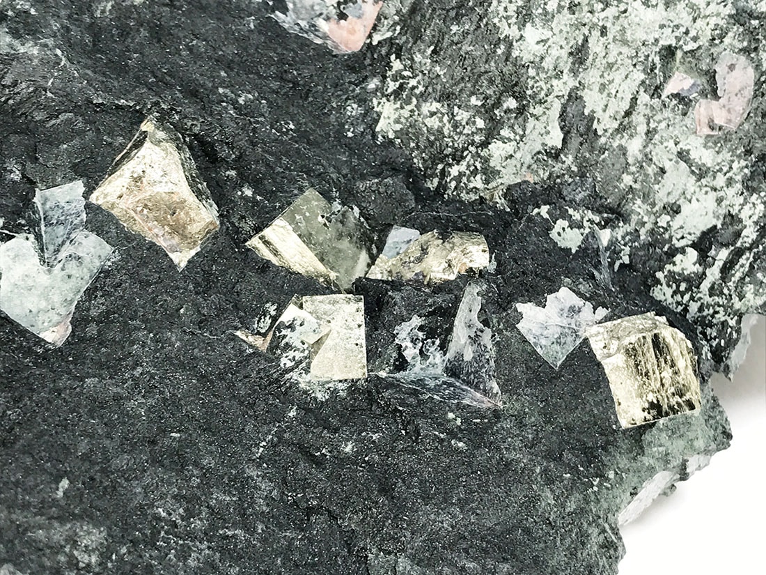 新潟県飯豊鉱山産 黄鉄鉱(パイライト)/Pyrite
