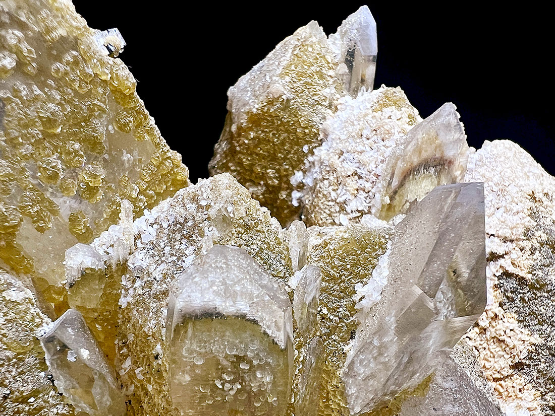モスコバイトオンクォーツ/Muscovite on Quartz Tantric Twins Crystal