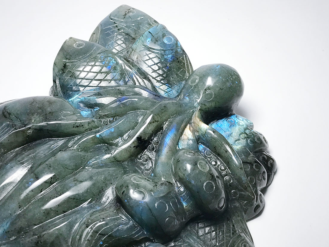 天然石　トロレアイト　カービング　薔薇の2匹の鳥　彫刻台座付きNo.1254 天然石 トロレアイト カービング 薔薇の2匹の鳥 彫刻台座付きNo.1254