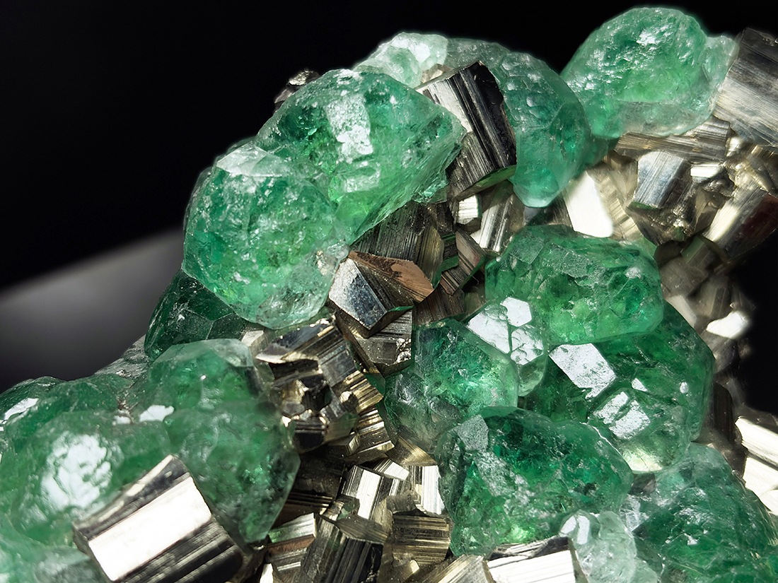 ペルー・ミルポ鉱山産 フローライト＆パイライト / Fluorite＆Pyrite