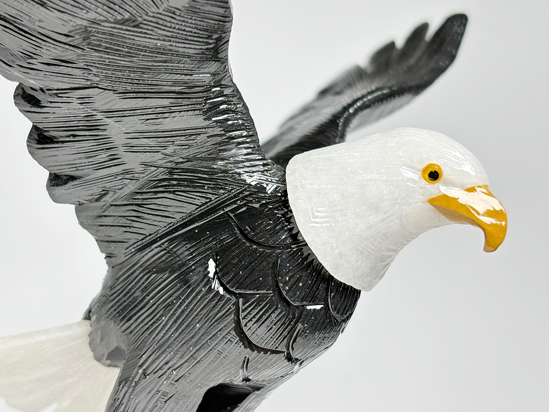 ペルー産 鳥彫刻（ハクトウワシ）