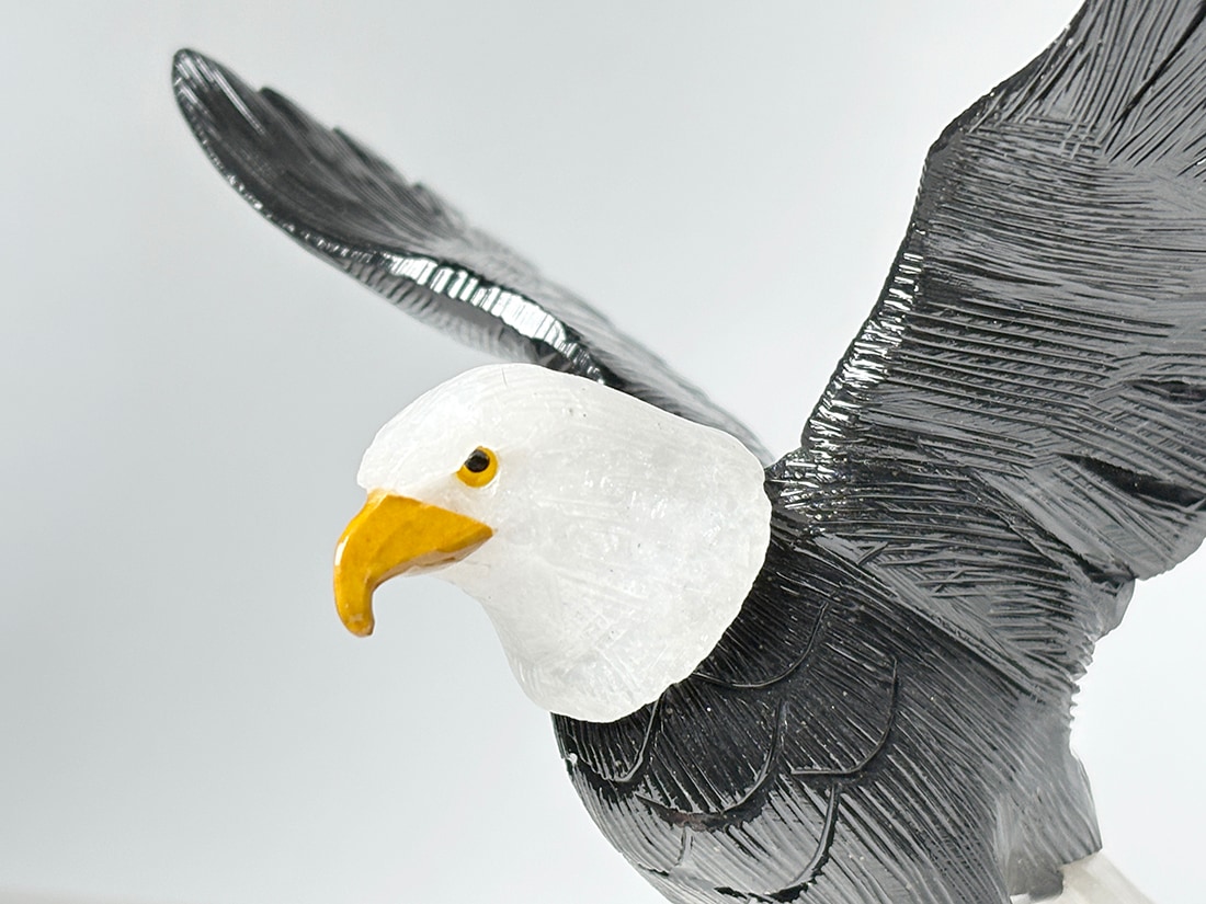 ペルー産 鳥彫刻（ハクトウワシ）