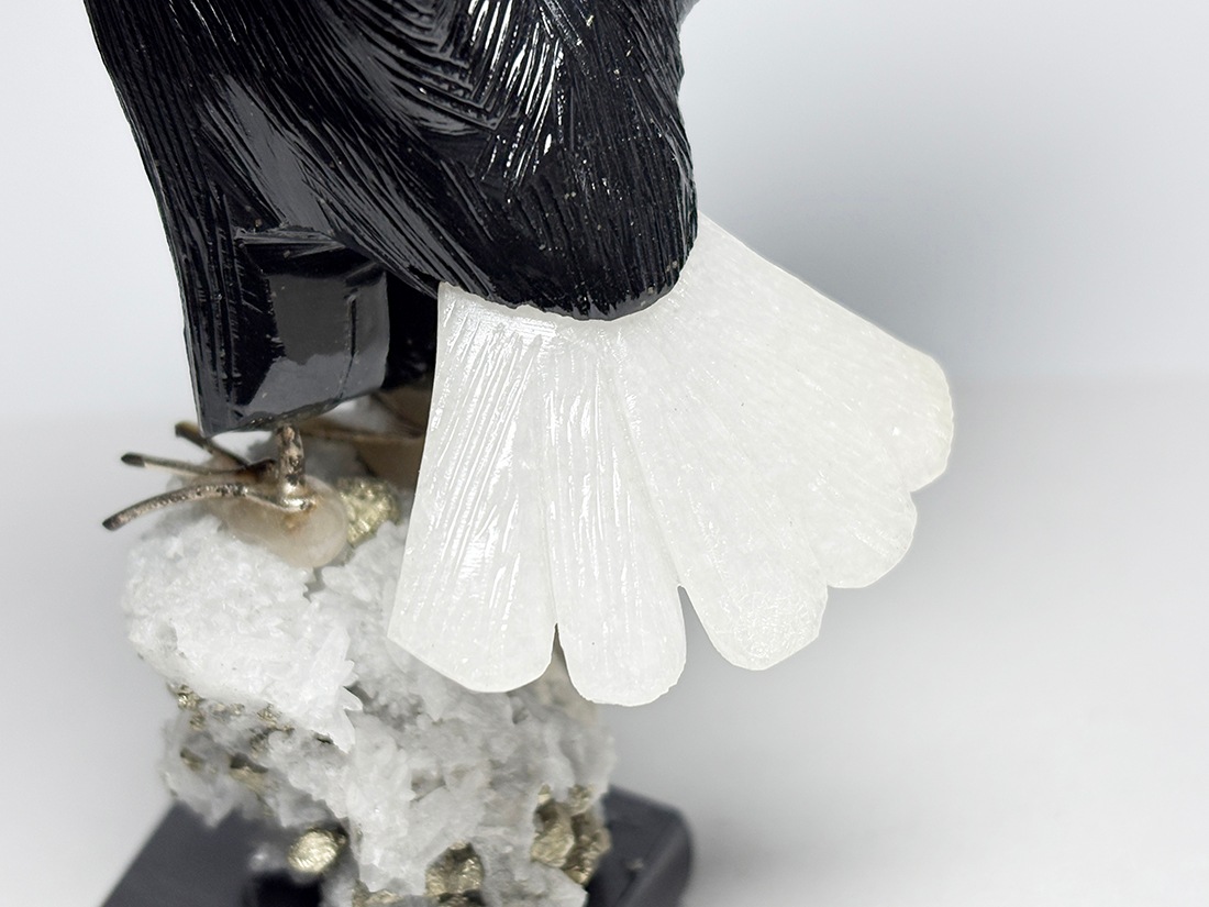 ペルー産 鳥彫刻（ハクトウワシ）