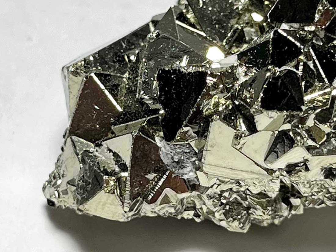 ペルー ワンサラ鉱山産 八面体パイライトB-01 ペルー ワンサラ鉱山産 八面体パイライトB-01 ペルー ワンサラ鉱山産