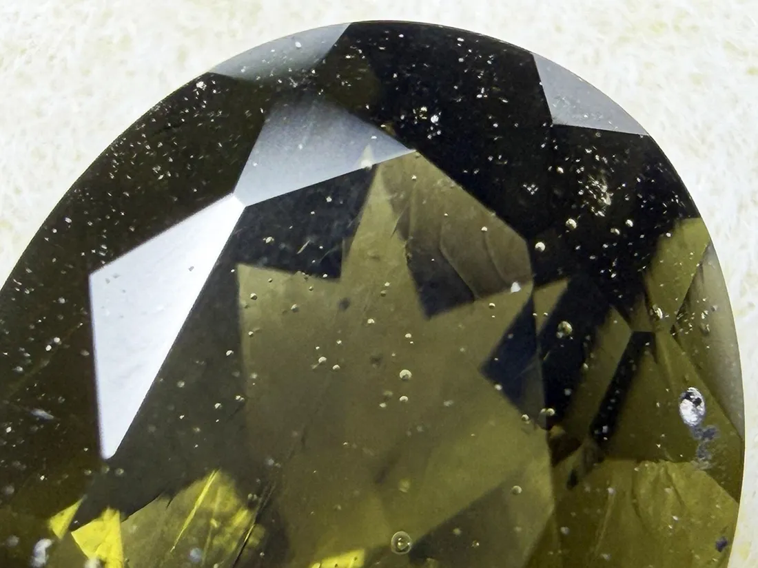 鑑別書付き】チェコ産 モルダバイト 1.458ct ルース / Moldavite