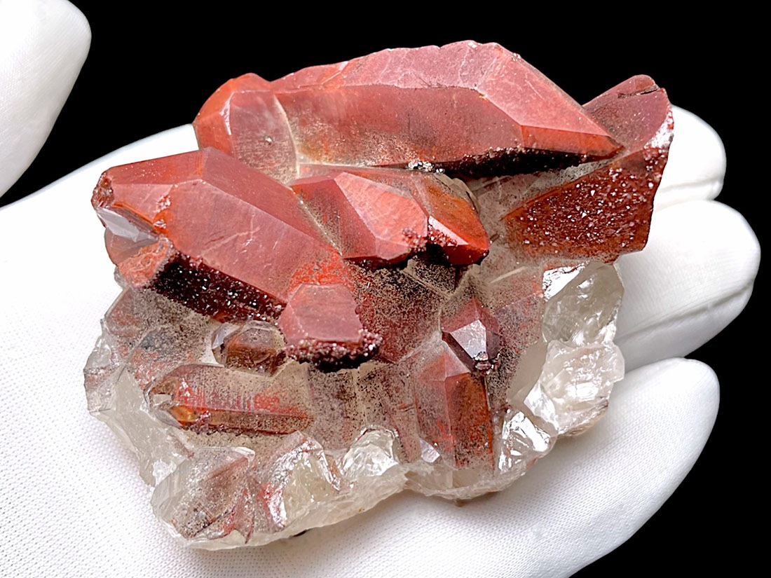 モロッコ産 レッドクォーツ (ヘマタイトコーティングクォーツ)