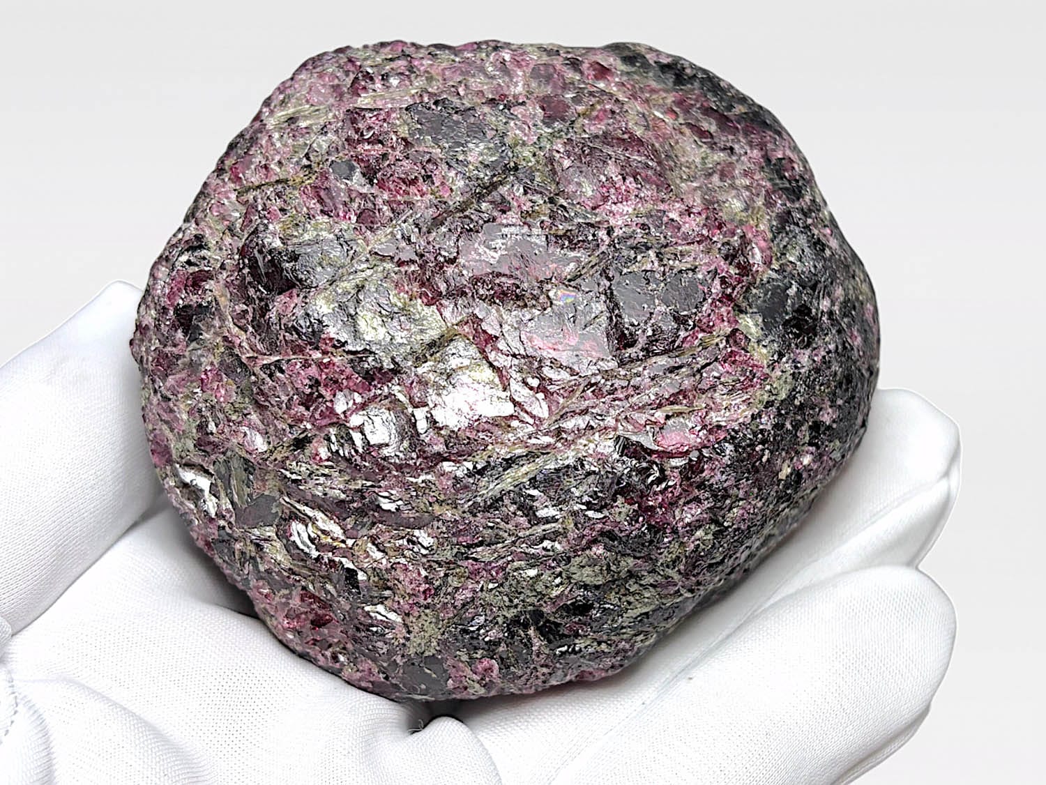 マダガスカル産 ロードライトガーネット / Rhodolite Garnet