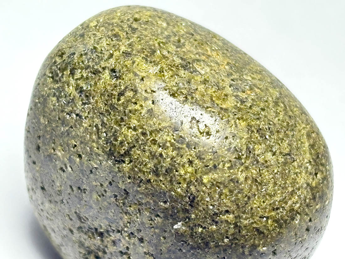 ペルー産 エピドート タンブル ( 緑簾石 )/ Epidote