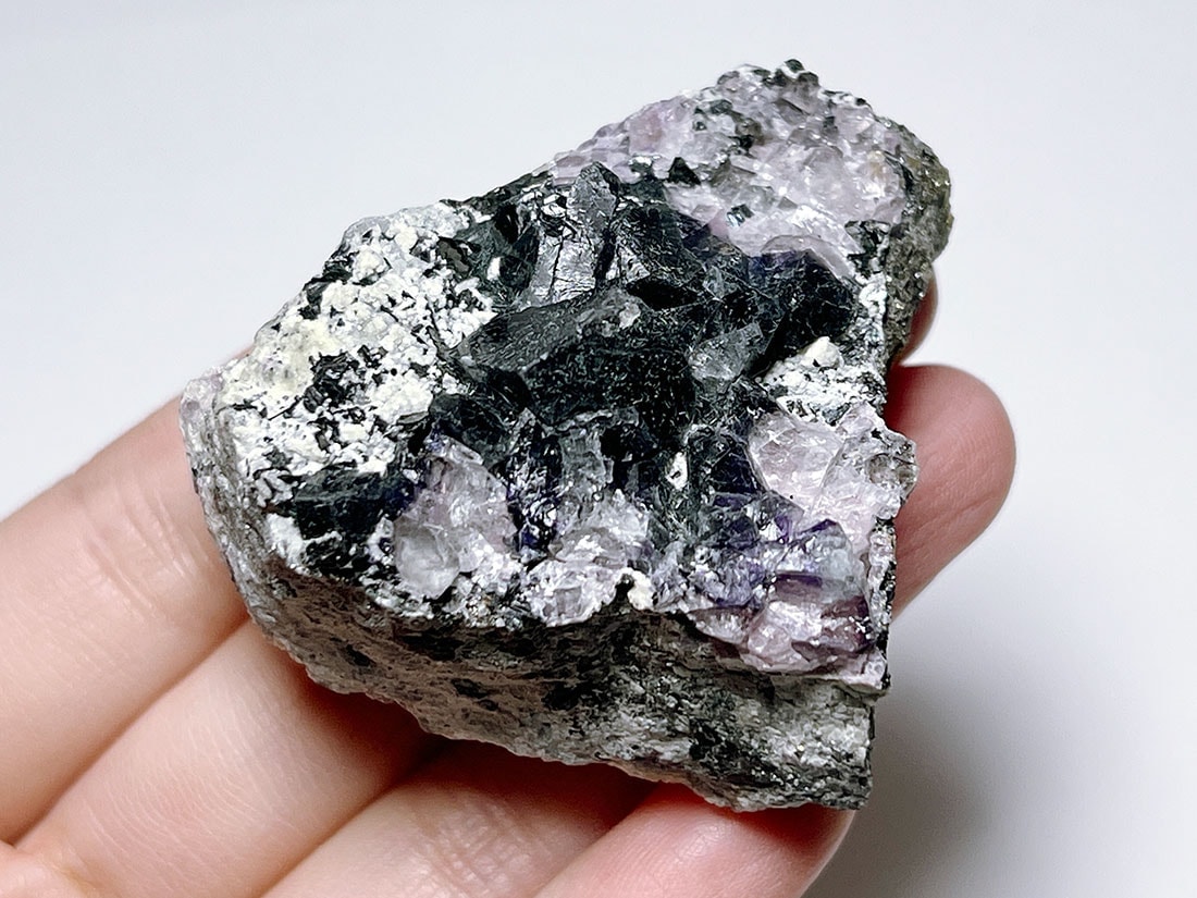 母岩付き・ミルキーフローライトスフィア　天然石 母岩付き・ミルキーフローライトスフィア 天然石 【公式通販】