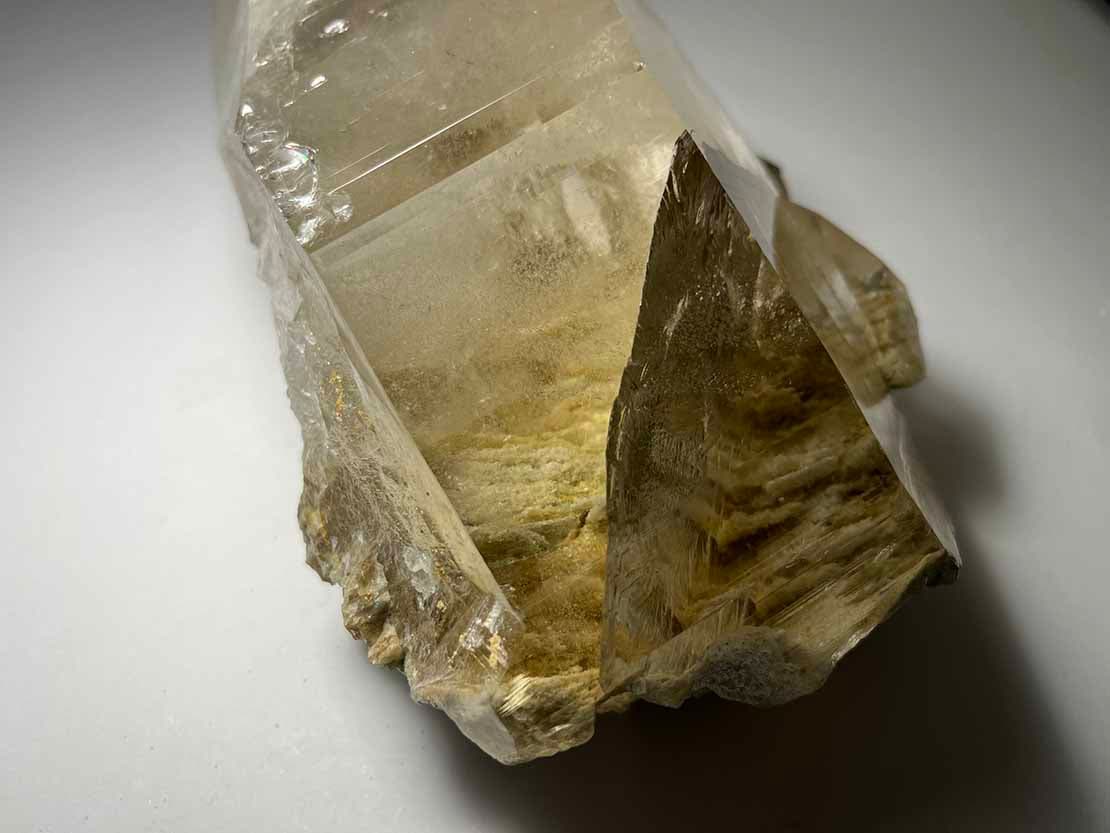 インド パルギ鉱山産 大型ヒマラヤルチルクォーツ