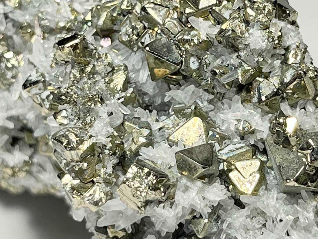 レア形状】 ペルー産 八面体 パイライト クラスター / Octahedral Pyrite