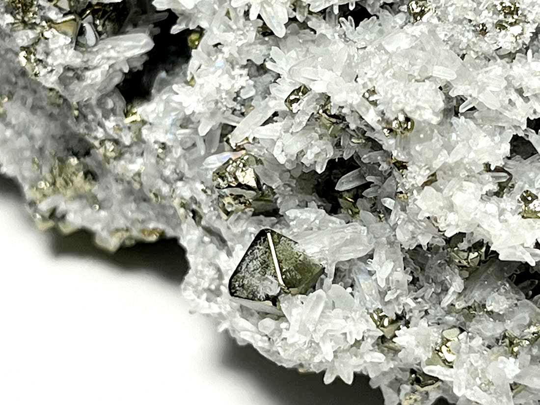 超レア！ペルー産 八面体パイライト クラスター