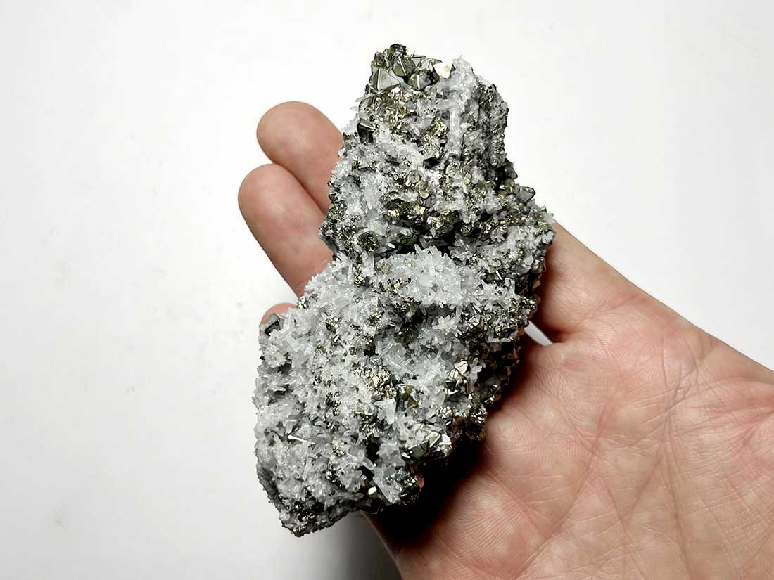 超レア！ペルー産 八面体パイライト クラスター