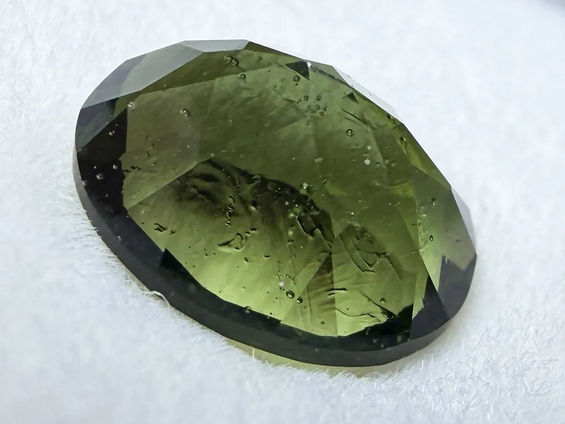 鑑別書付き】チェコ産 モルダバイト 1.565ct ルース / Moldavite
