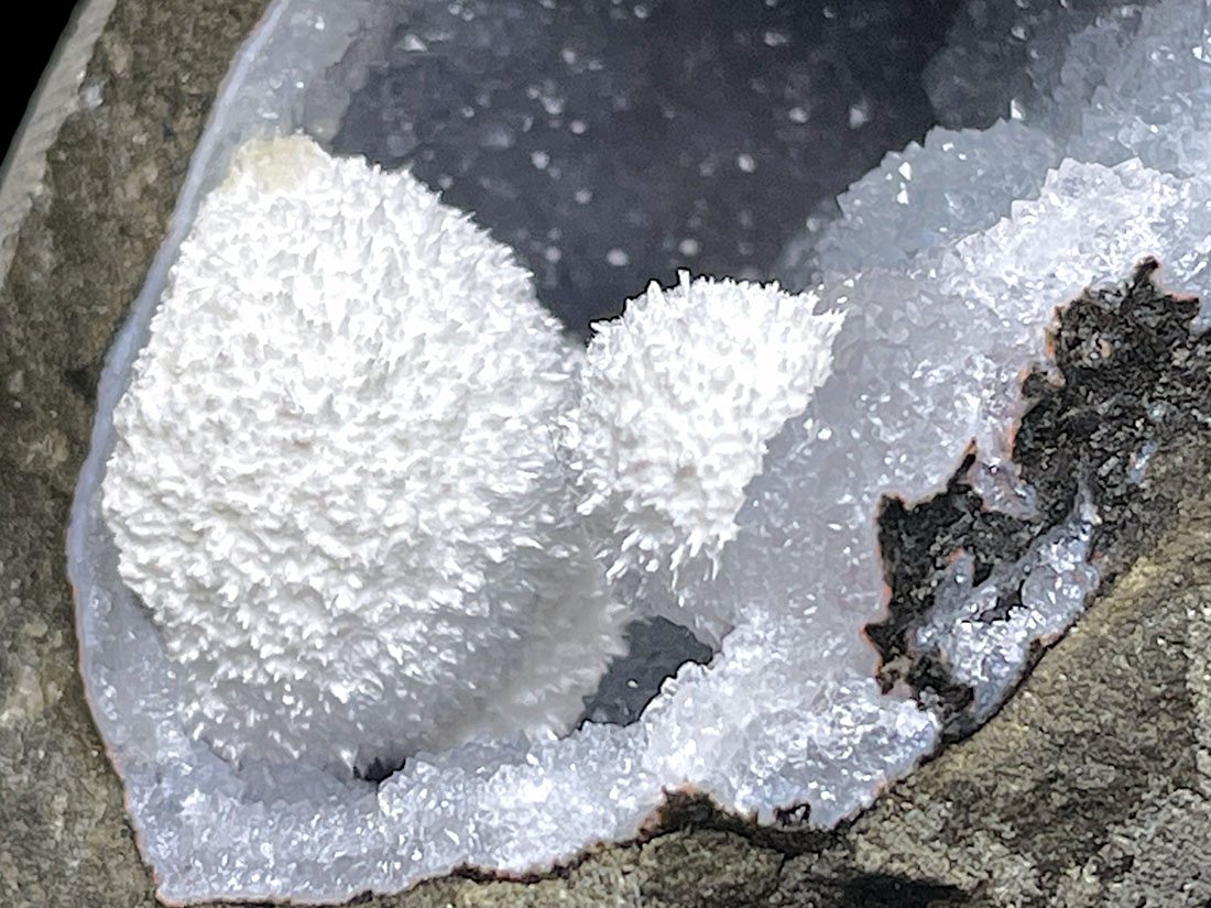 インド産スコレサイト (カルセドニー 共生)