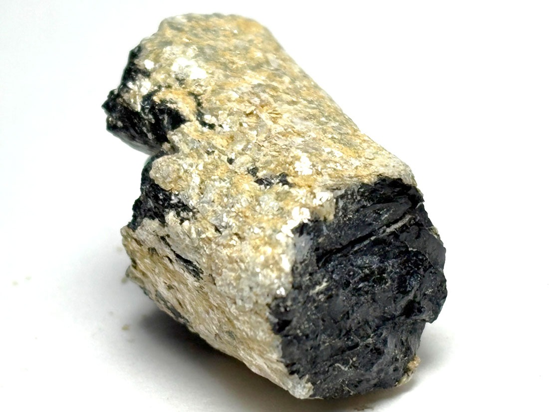 福島県石川町産 鉄電気石 / Schorl (Black tourmaline)