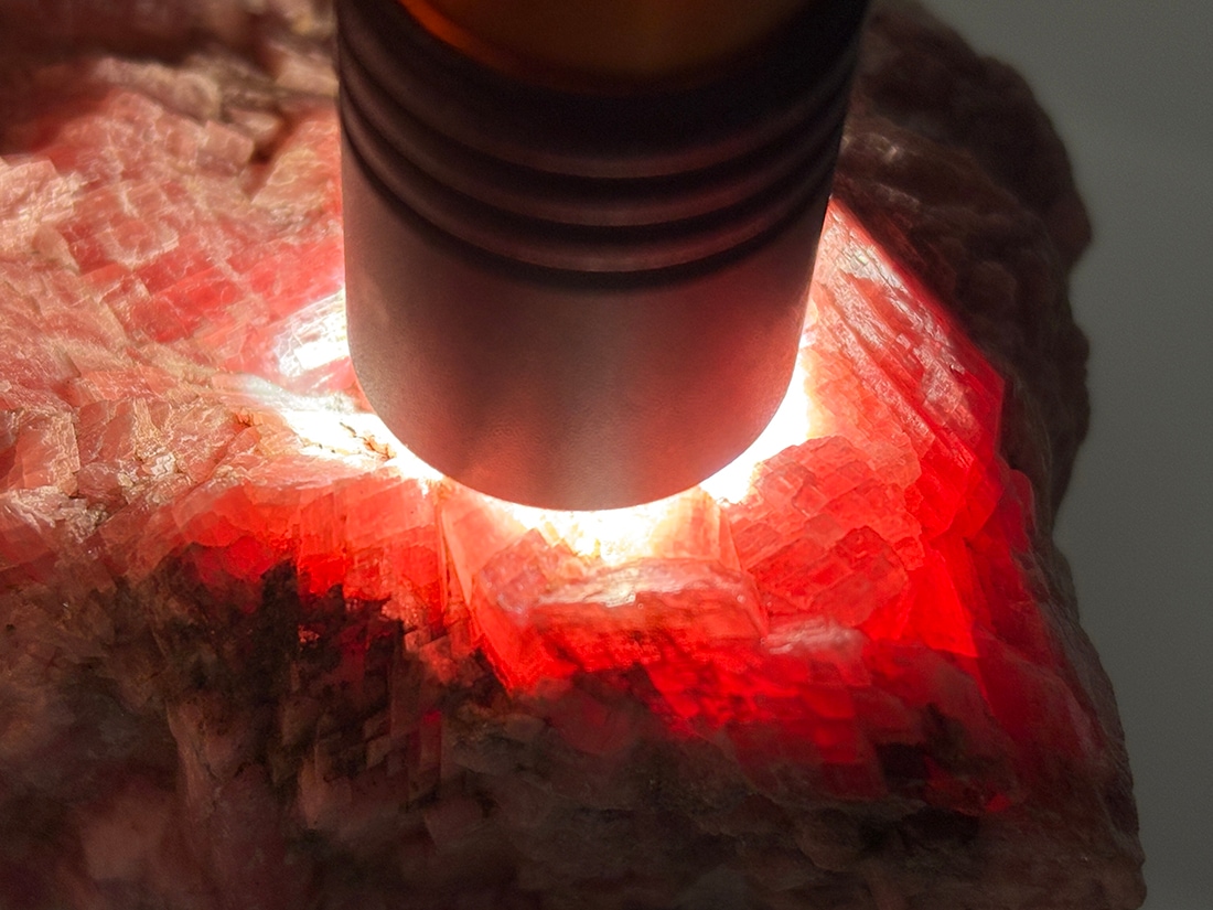 北海道稲倉鉱山産 菱マンガン鉱 / Rhodochrosite