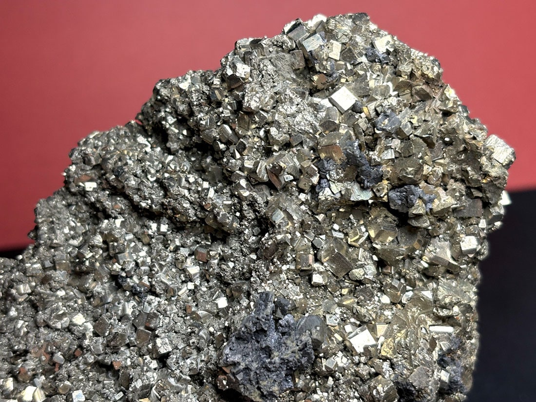青森県尾太鉱山産黄鉄鉱 ( パイライト )/ Pyrite