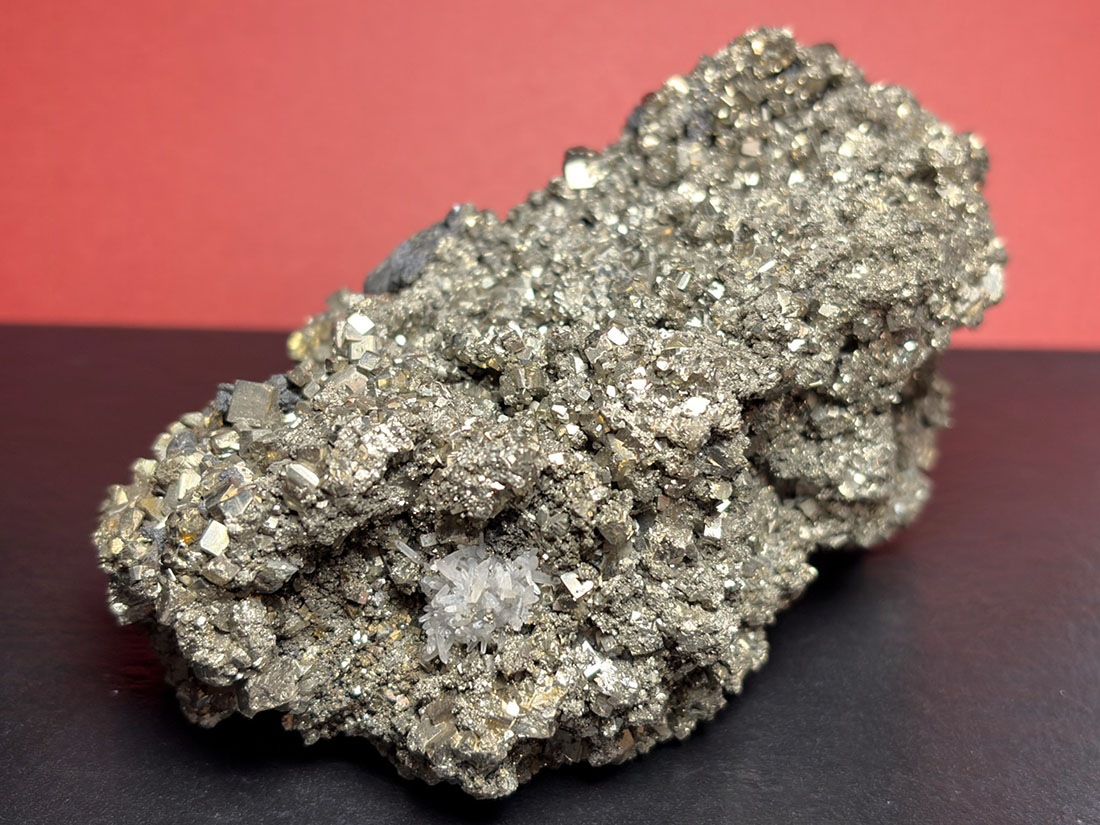青森県尾太鉱山産黄鉄鉱 ( パイライト )/ Pyrite