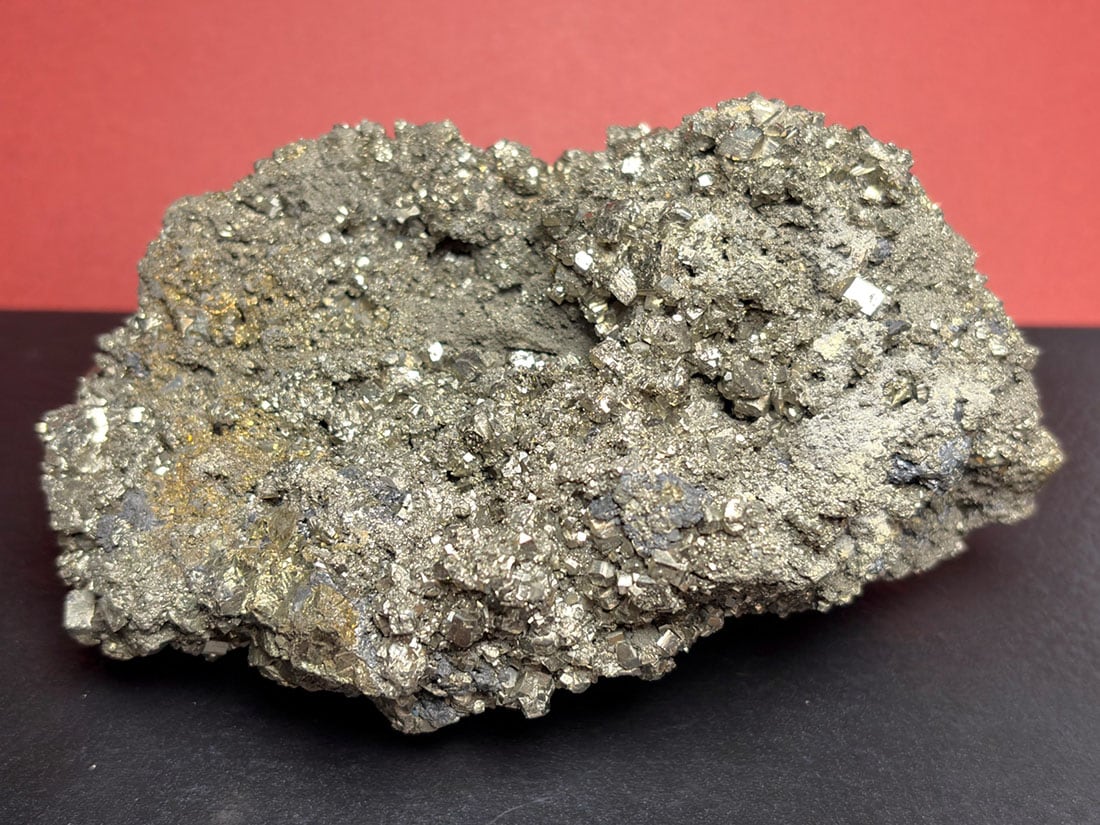 青森県尾太鉱山産黄鉄鉱 ( パイライト )/ Pyrite