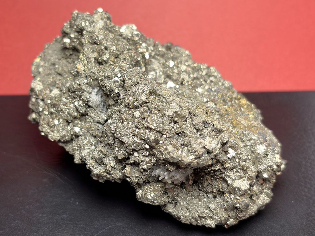 青森県尾太鉱山産黄鉄鉱 ( パイライト )/ Pyrite