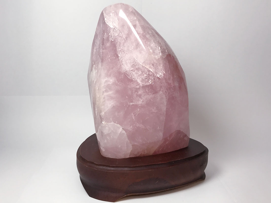 ピンク水晶玉 約20cm(ローズクォーツ) 木製台座付き ピンク水晶玉 約20cm(ローズクォーツ) 木製台座付き ピンク水晶玉 約