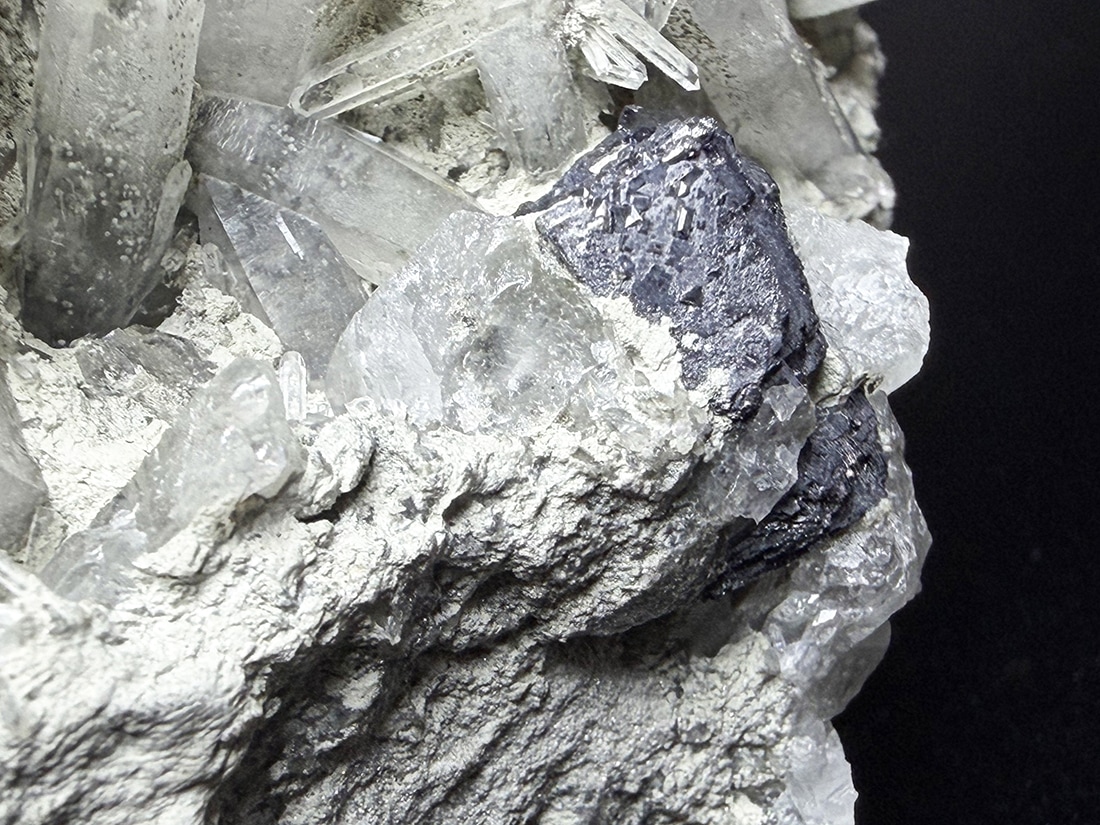 ロシア　ダルネゴルスク産水晶クラスターNo1237 ロシア・ダルネゴルスク産 水晶 with ガレナ/ Quartz with Galena