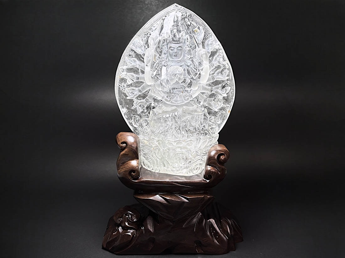 水晶 千手観音様 彫刻 (木製台座付き)