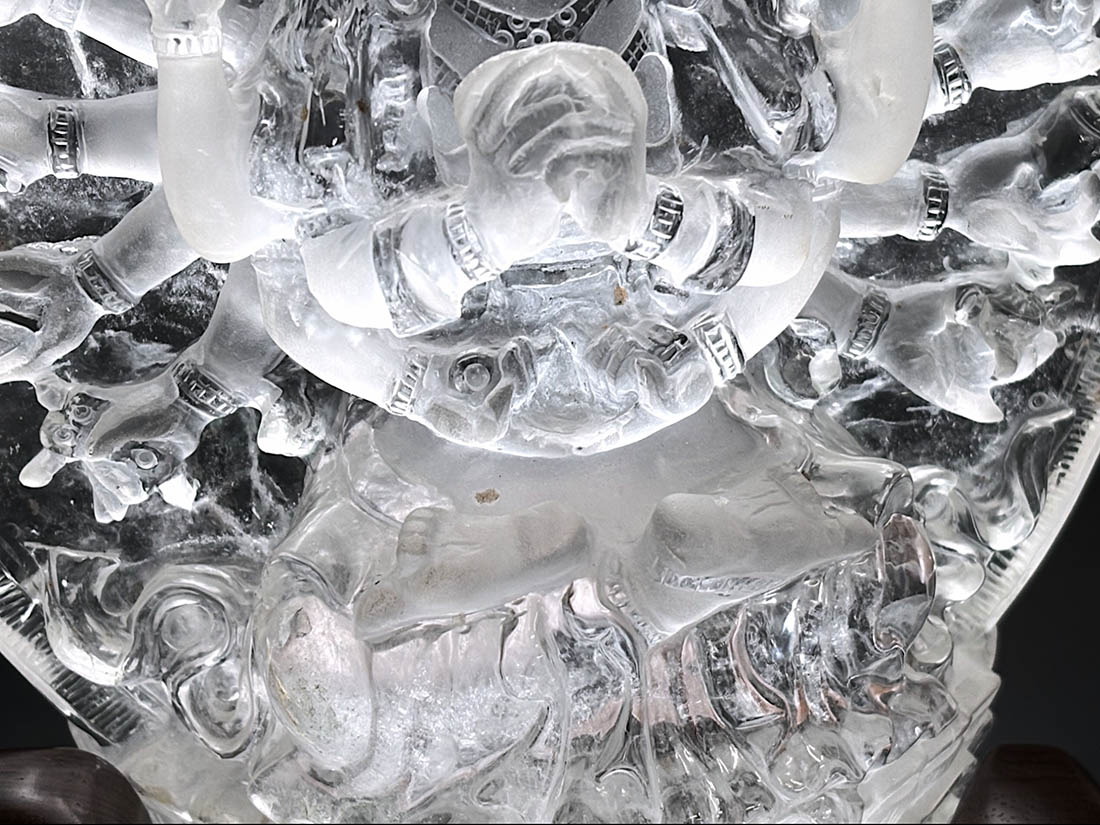 水晶 千手観音様 彫刻 (木製台座付き)