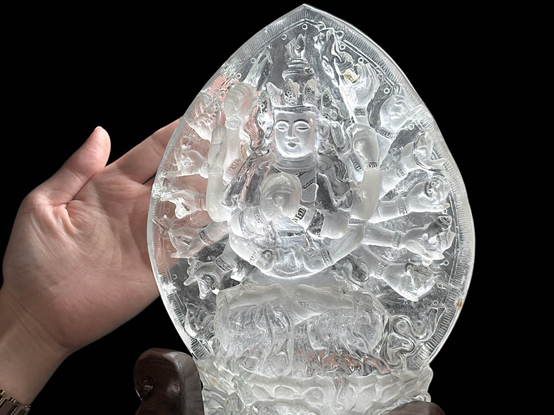 水晶 千手観音様 彫刻 (木製台座付き)
