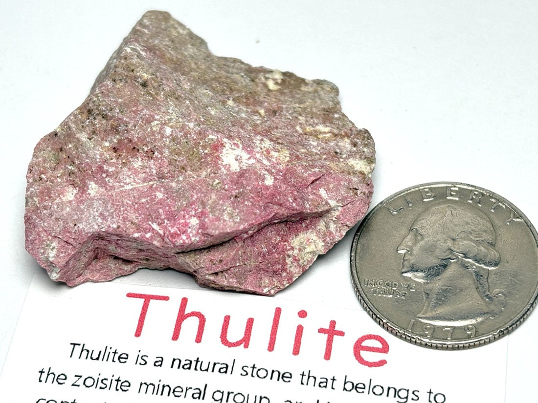 ノルウェー産 チューライト ( 桃簾石 ) / Thulite