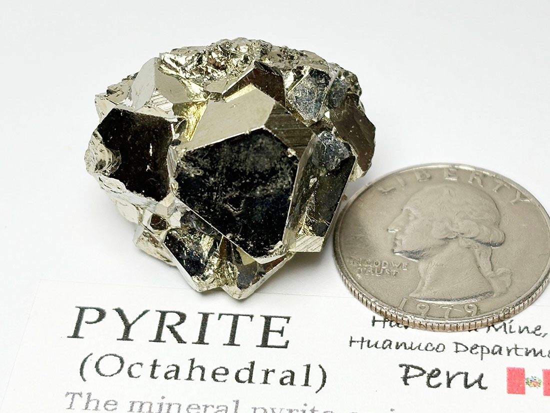 レア形状】 ペルー産 八面体 パイライト / Octahedral Pyrite
