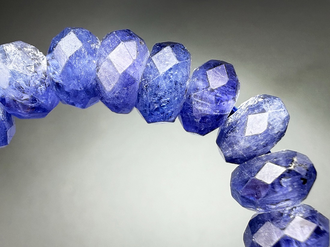 【キングローズ(南米紫檀)】【ターコイズ】【ボタンカット水晶】ブレスレット タンザナイト ボタンカット ブレスレット ( 灰簾石 ) / Tanzanite