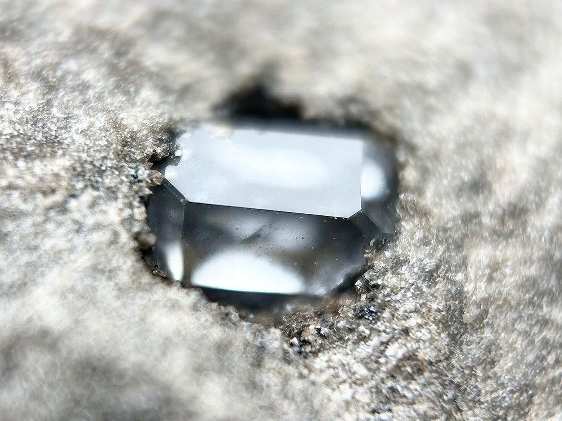 ニューヨーク州産 ハーキマーダイヤモンド 母岩付き / Herkimer Diamond