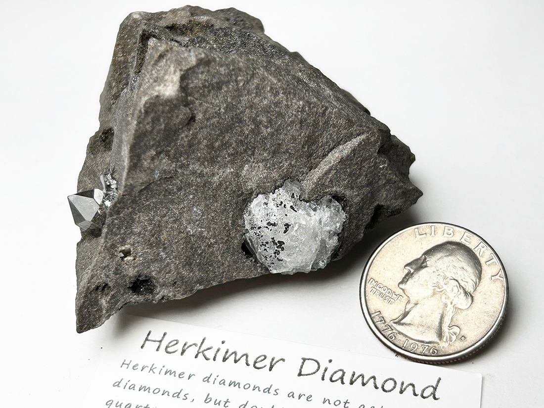 ニューヨーク州産 ハーキマーダイヤモンド 母岩付き / Herkimer Diamond