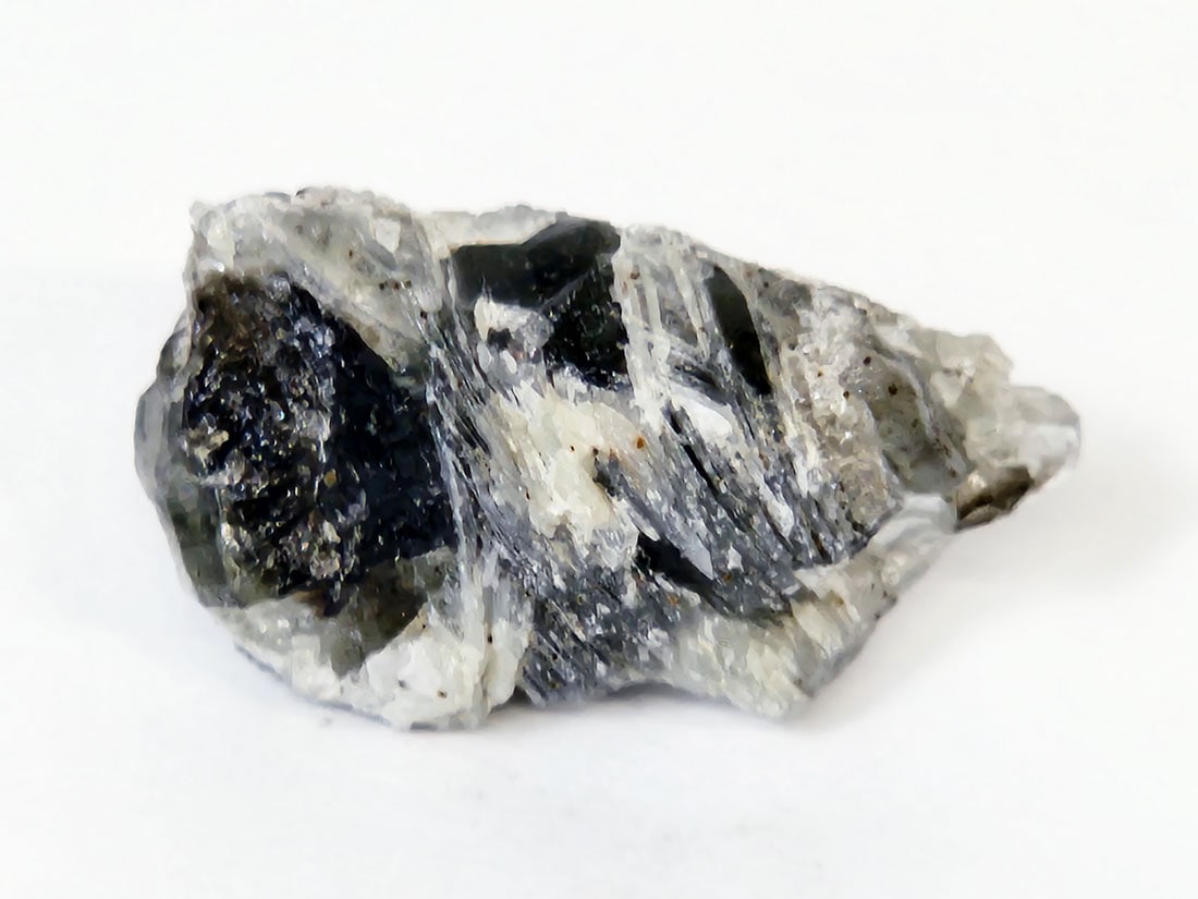 内モンゴル産 ヘデンバーガイトinクォーツ（インターフェレンス