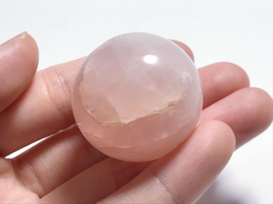 超希少 虹入り マダガスカル産 ローズクォーツ 貔貅 天然石 置物 マダガスカル産 ローズクォーツ32mm丸玉