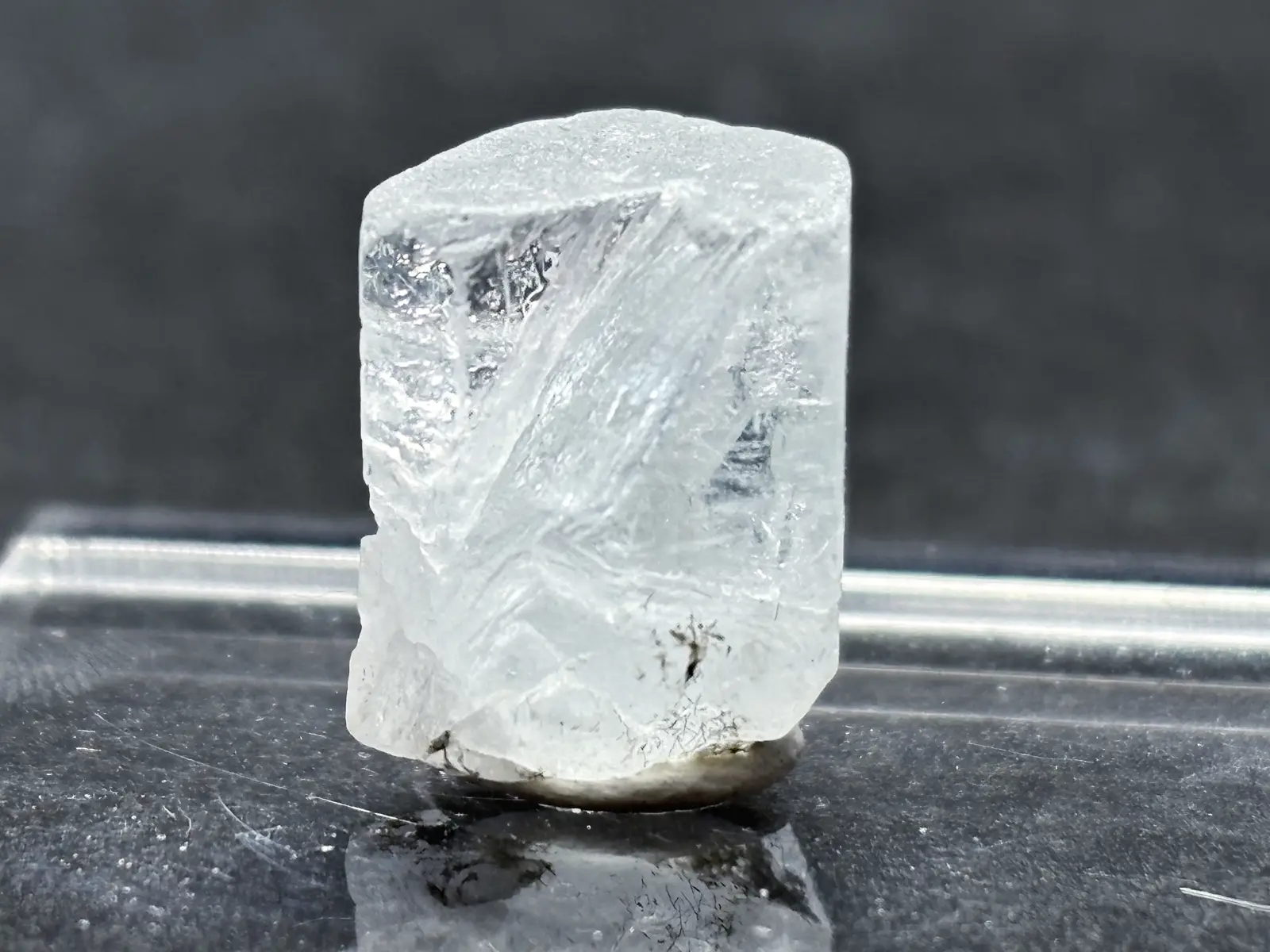 ベトナム産 アクアマリン 大型標本 レインボー入り 結晶イン結晶36.70 ct パキスタン産 アクアマリン 柱状結晶 ( 藍玉 )/ Aquamarine