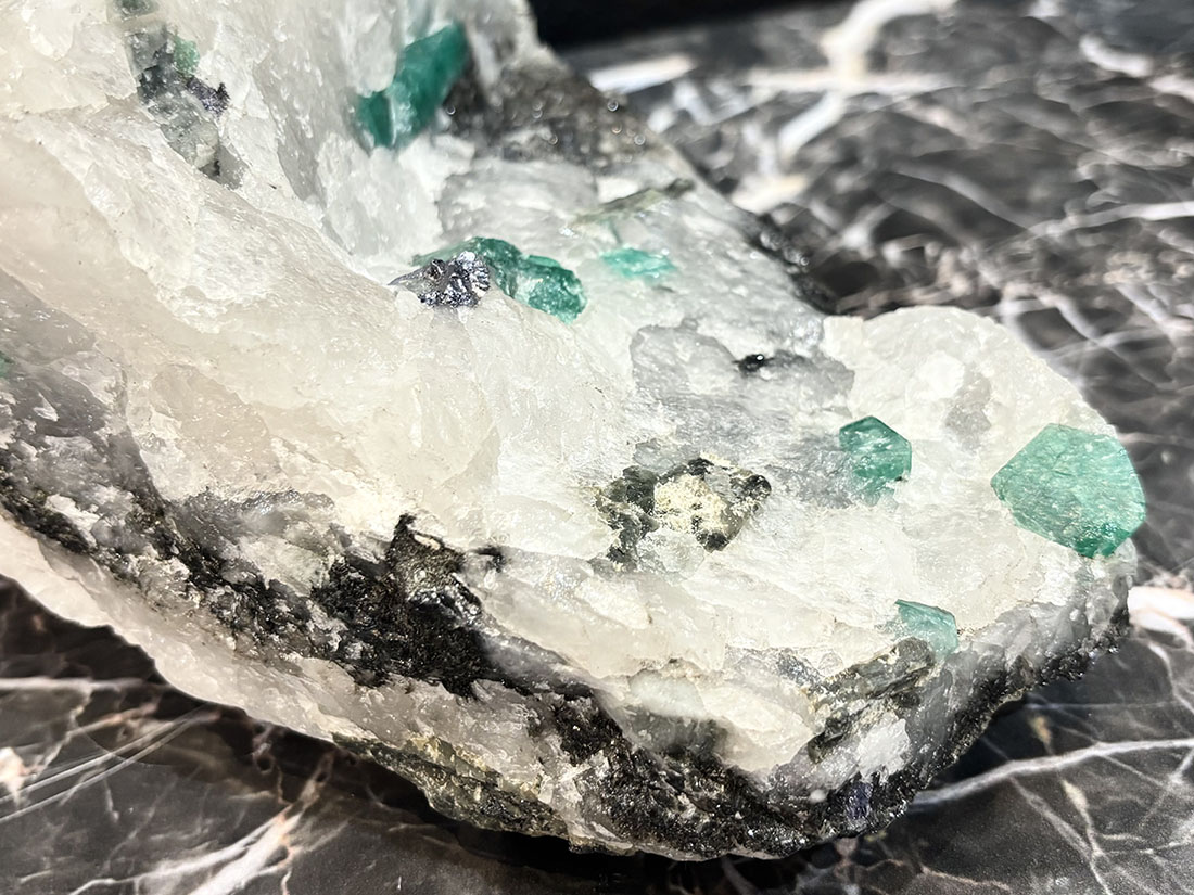 ブラジル産 エメラルド 原石 特大 / Emerald