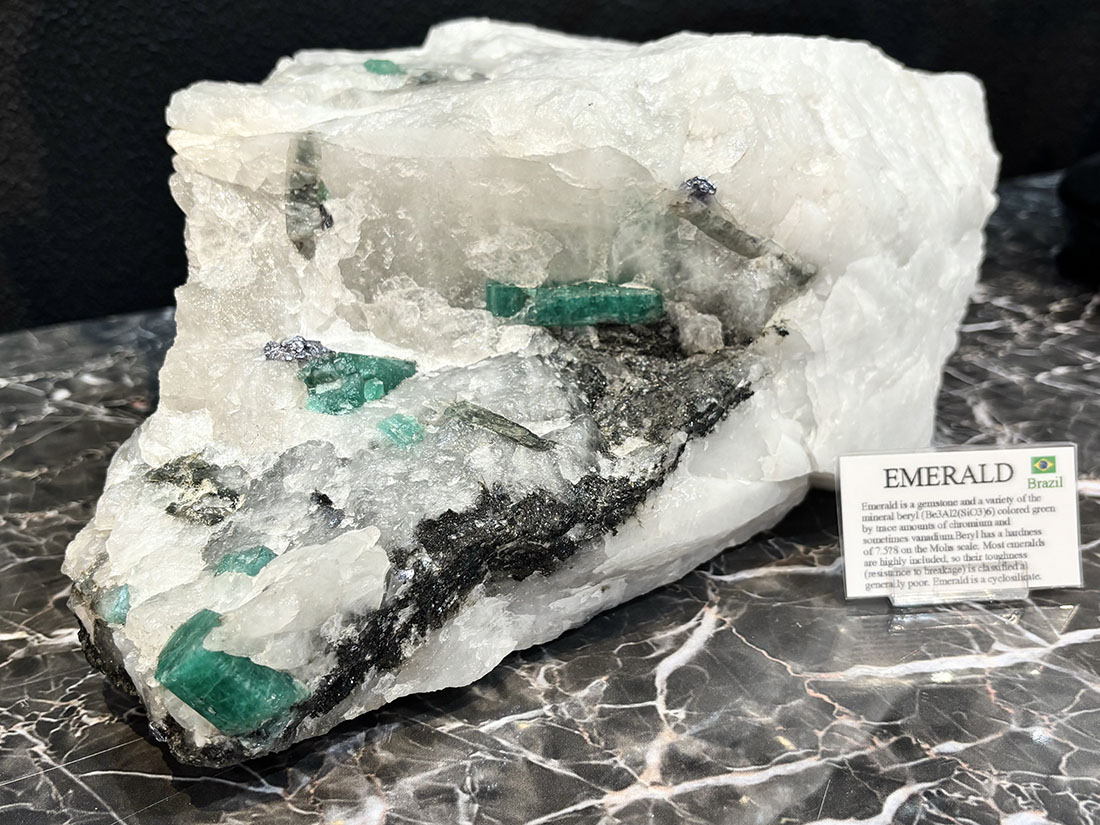 ブラジル産 エメラルド 原石 特大 / Emerald