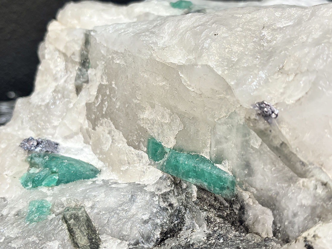 ブラジル産 エメラルド 原石 特大 / Emerald