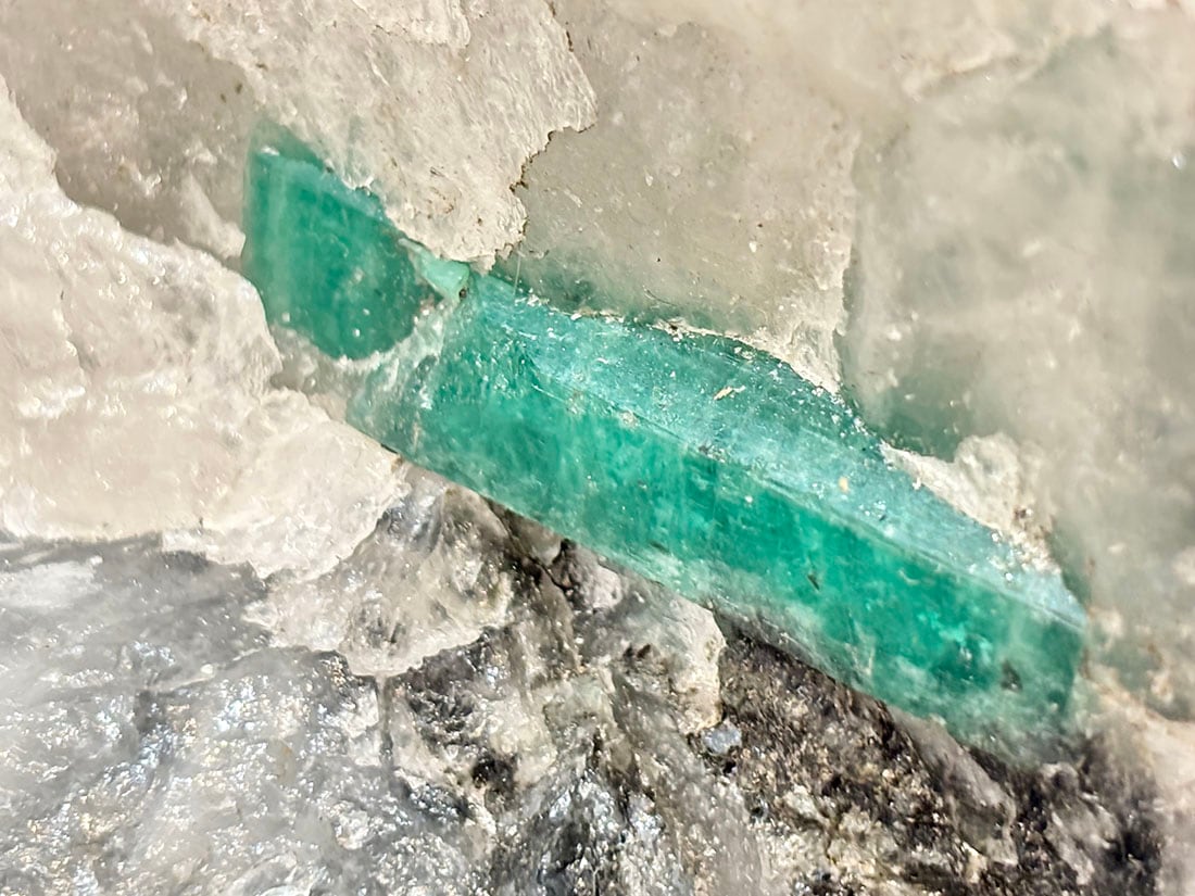 ブラジル産 エメラルド 原石 特大 / Emerald