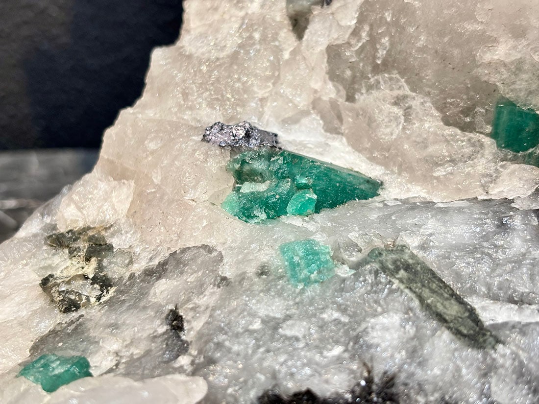 ブラジル産 エメラルド 原石 特大 / Emerald